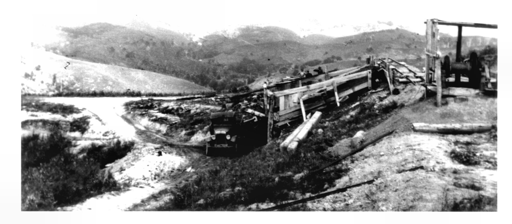 Great Northern Mine, Kiripaka, 1934. Coal hopper and donkey engine